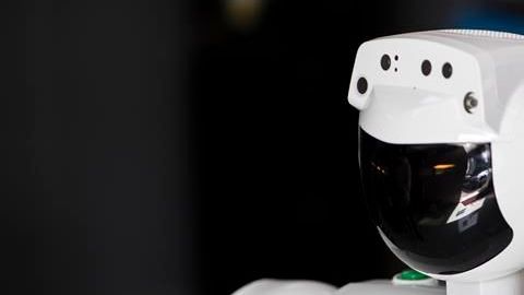 robot dispensador de detección de fiebre y desinfectante de manos.