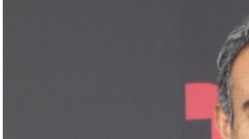 Héctor Sandarti y esposa en México