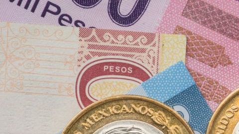 Pesos mexicanos.