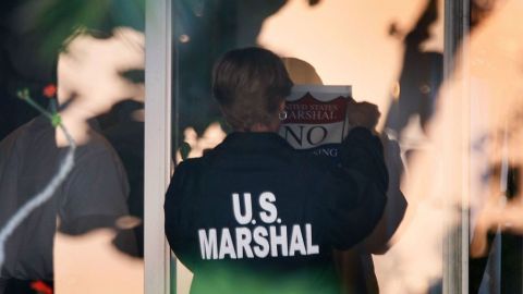 Los agentes que chocaron el auto y detuvieron a los Julio dijeron ser US Marshals.