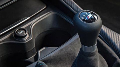 Los autos con transmisión manual facilitan el frenado con motor y de esta manera también ahorrar gasolina