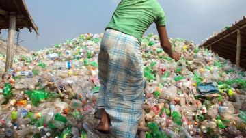 ¿Es realmente la solución dejar de usar plástico?