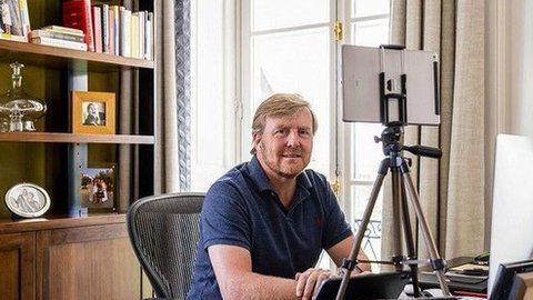 El rey Guillermo es uno de los miles de neerlandeses que trabajan de forma remota.