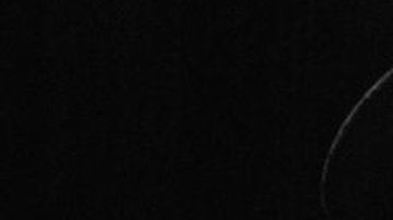 Una niña japonesa se cubre el rostro a finales del siglo XIX.