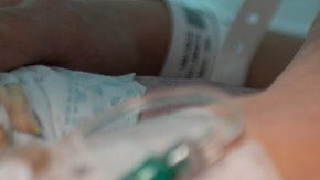 De acuerdo a los investigadores, el contagio ocurrió a través del cordón umbilical.