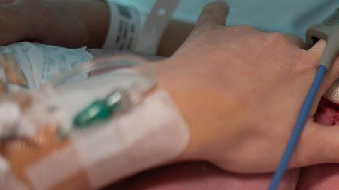 De acuerdo a los investigadores, el contagio ocurrió a través del cordón umbilical.