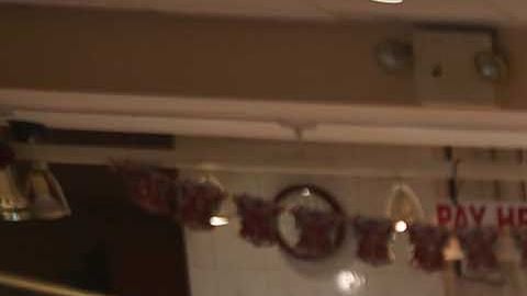 Pizzero Jose Gutierrez en AmoreS Pizza shop.
Trabjadores de Comidas rapidas recibiran un aumento del salario minimo en Nueva York.
Foto Credito: Mariela Lombard / El Diario.