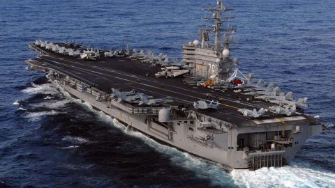 Portaviones de la Marina estadounidense USS Ronald Reagan en el Océano Pacífico.