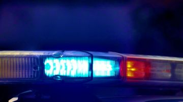 Una mujer conducía en la cuadra 4500 W. 83rd St. cuando un delincuente en un Jeep azul disparó.