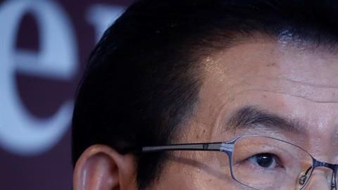 La policía ha dicho que está investigando la causa exacta de su muerte.