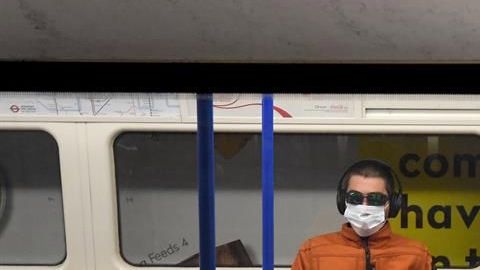 Las autoridades invitaron al artista a realizar otra obra en un espacio adecuado.