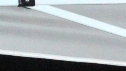 Delia Mercado (i) y su hija Paulina Ramírez, junto a la ventana del hospital.