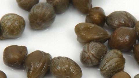 Las alcaparras son usadas en la medicina tradicional por sus propiedades antihelmínticas, anticancerígenas, antidiabéticas y antiinflamatorias.