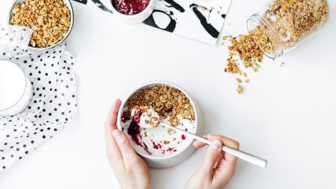 La fibra en la avena ayuda a retrasar la digestión, aumentar la saciedad y suprimir el apetito.