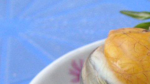 El balut se come caliente, recién cocido.