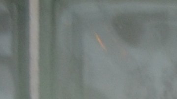 Estela Díaz recibe terapia en el centro BPNC en Chicago. (Belhú Sanabria / La Raza)