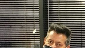 Martha Llamas, en el centro, fundadora de la empresa de limpieza M&R con parte de su equipo