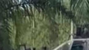 El conductor de la camioneta SUV chocó contra un edificio y una tubería de gas, según los bomberos.