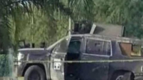 El conductor de la camioneta SUV chocó contra un edificio y una tubería de gas, según los bomberos.