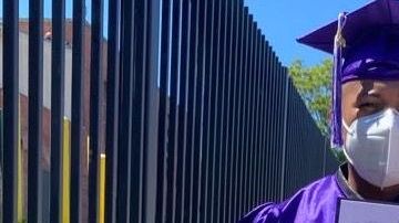 Lucas Ruiz, se graduó de la secundaria Cathedral.