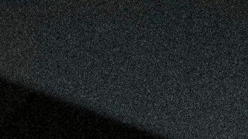 Tom Hanks interpreta a un veterano oficial de la marina que entra en combate por primera vez.