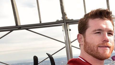 Canelo Álvarez con Fernanda Gómez y su hija María.