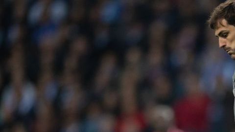 Iker Casillas en un partido con Porto.