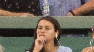 JLo (arriba-izq.) acompaña a A-Rod (abajo) a muchos juegos de béisbol.