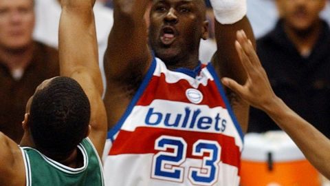 Michael Jordan el día que jugó con un jersey de los Washington Bullets en 2003.