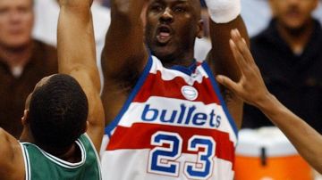 Michael Jordan el día que jugó con un jersey de los Washington Bullets en 2003.