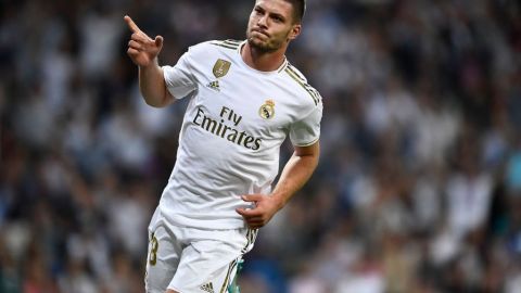 Luka Jovic celebrando un gol con el Real Madrid.