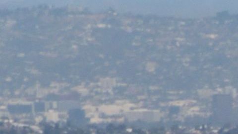 La parte final de la construcción del SoFi Stadium ha estado marcada por la muerte de dos trabajadores y un brote de coronavirus.