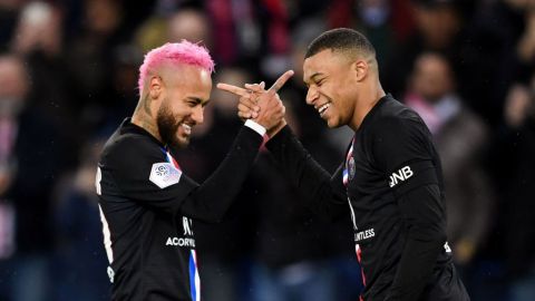 Neymar Jr. y Kylian Mbappe celebrando con el PSG.