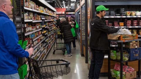 Amazon tiene un nuevo carrito inteligente para hacer compras que evitan el área de cajas