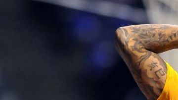 Javier Aquino en un partido con Tigres.