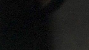 Crocs relanza un par de zapatos de KFC con olor a pollo frito