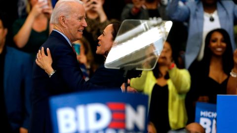 Kamala Harris acompañó a Biden a un mitin en California en marzo pasado.