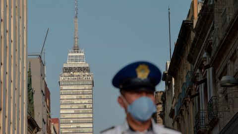 Los cuerpos policiales en México han sido criticados por su condición física.