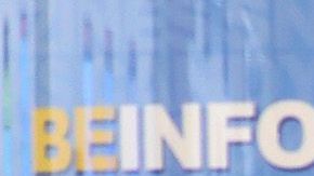 Pasajeros con mascarilla en el aeropuerto de Miami.