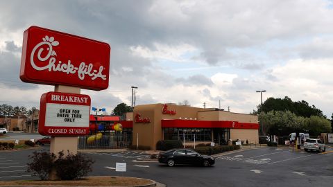 La cadena de restaurantes ofreció hasta 10 vales de comida a cada cliente.