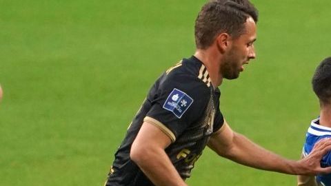 Mateusz Wieteska del Legia Warszawa y Dani Ramirez de Lech Poznan.