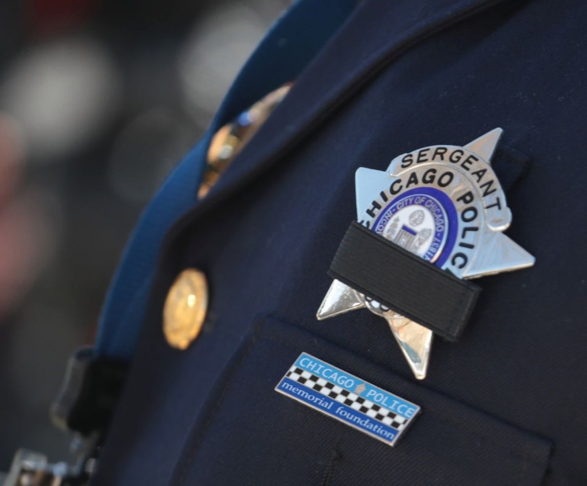 El Departamento de Policía de Chicago cuenta con alrededor de 12,000 oficiales en  sus filas. 