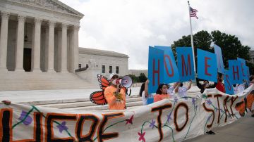 El 18 de junio la Corte Suprema bloqueó la terminación de DACA.