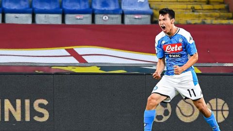 Chucky Lozano en un partido con Napoli.