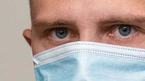 Stephan Balliet es juzgado luego de nueve meses de su intento de masacre en una sinagoga en la ciudad de Halle.