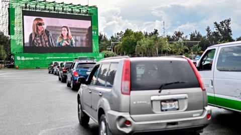 Los autocinemas de todo el mundo se han convertido en una gran opción de entretenimiento que siguen las reglas de distanciamientos social e higiene ante el COVID-19.