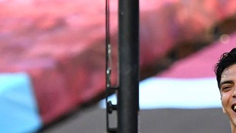 Raúl Jiménez festejando un gol con Wolves.