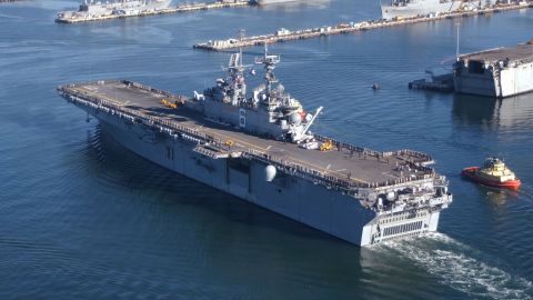 USS Bonhomme Richard estaba en mantenimiento.