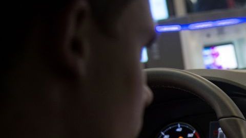 Auto Zen cuenta con las funciones básicas de tu smartphone en el auto, además cuenta con funciones premium con un costo de acceso.