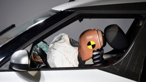 Las airbags de un auto sólo se activarán en caso de un accidente en el que los sensores lo determinen.